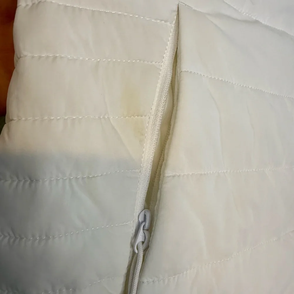 The North Face Women's Snowy White Puffer Jacket - Picture 2 of 8